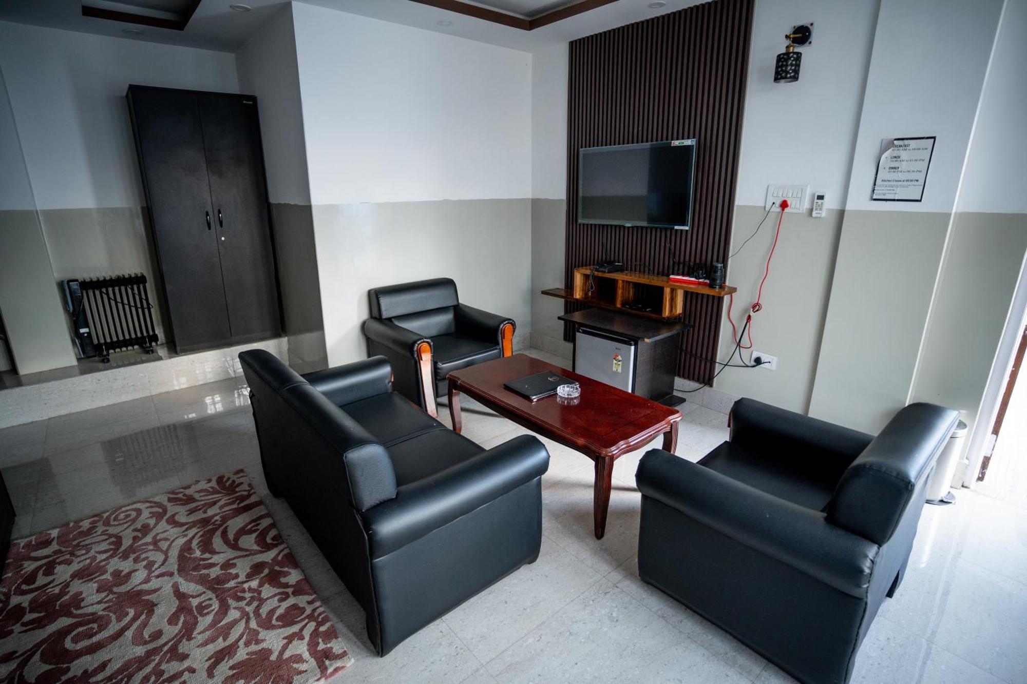 2K Hotel Kohima Eksteriør billede