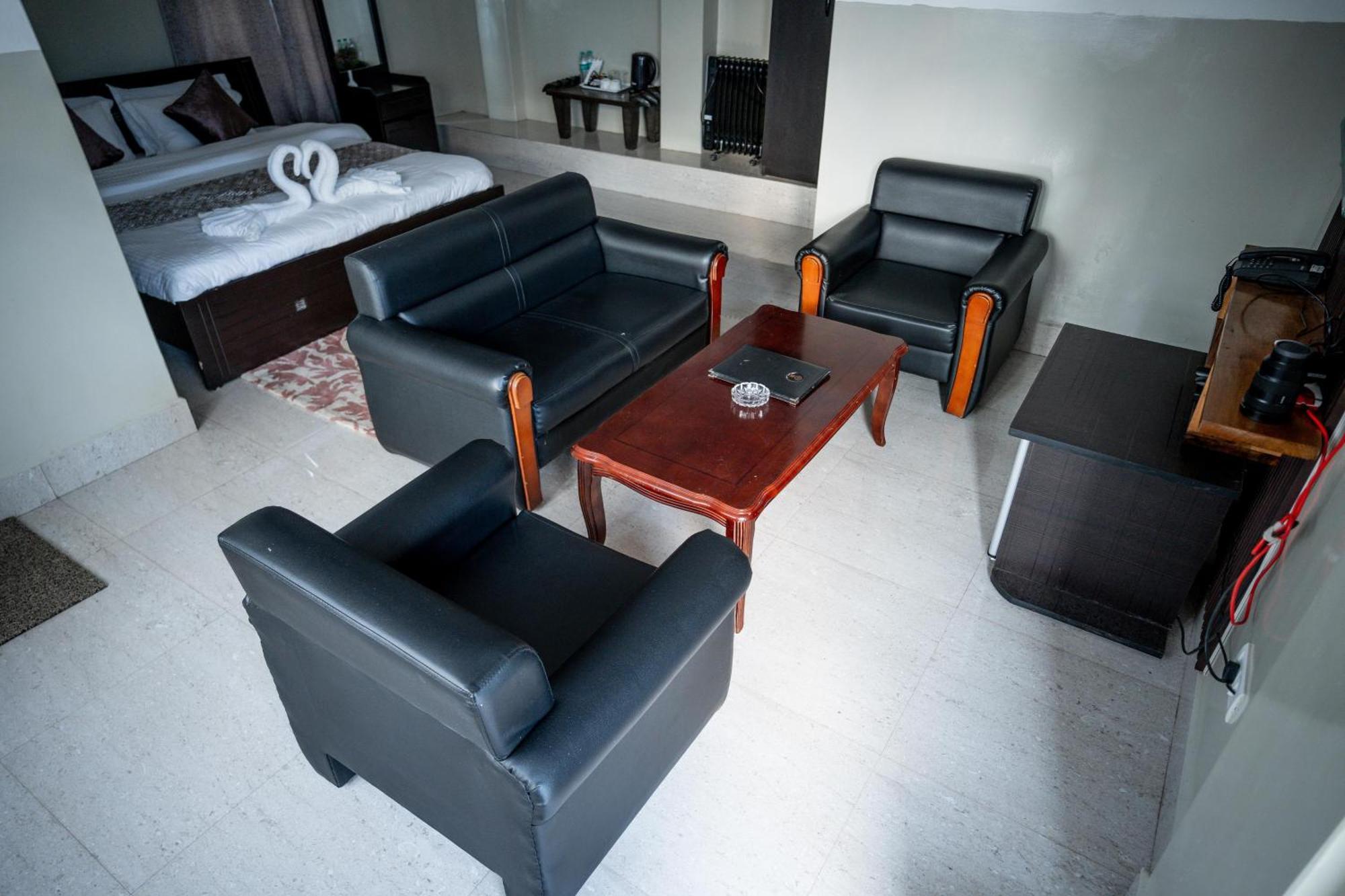 2K Hotel Kohima Eksteriør billede